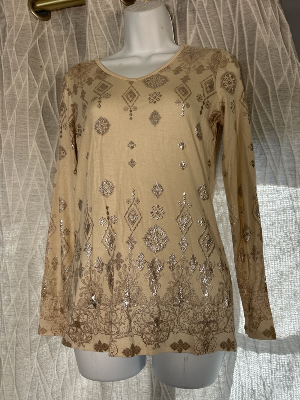 Nurture by Lamaze Cream V-Neck Top with Metallic Motif